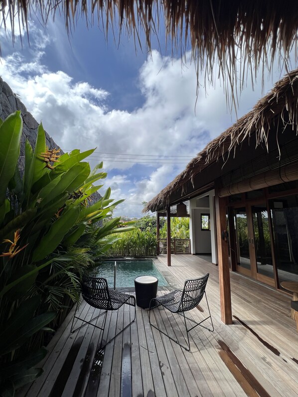 In-room safe, desk, free WiFi, bed sheets - La Reserva (Jimbaran)