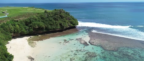 靠近海滩、白沙
