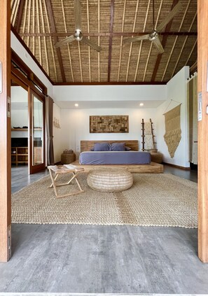 In-room safe, desk, free WiFi, bed sheets - La Reserva (Jimbaran)