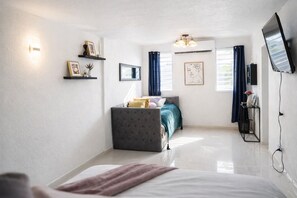 3 soverom, skrivebord, reiseseng for barn og wi-fi (inkludert)