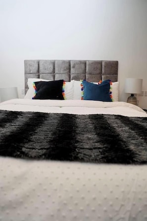 3 chambres, fer et planche à repasser, Wi-Fi, draps fournis