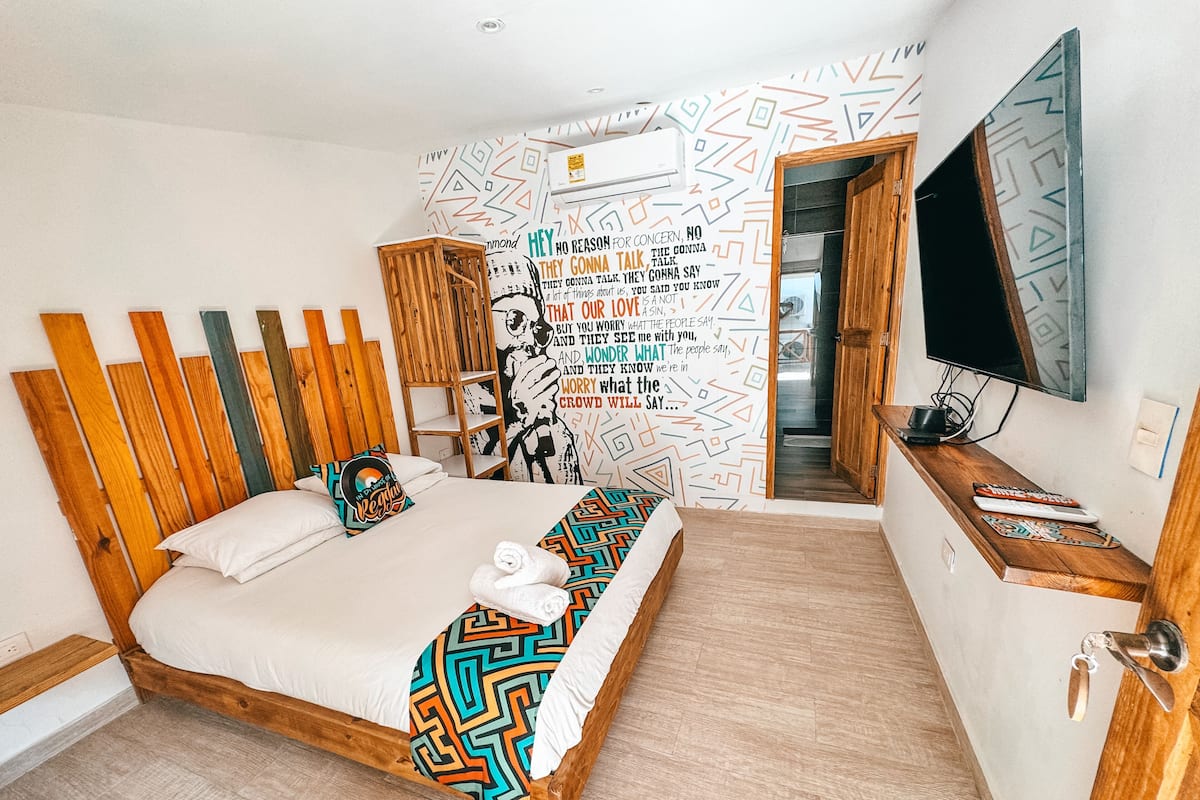 Basic Room | Individually decorated, free WiFi, bed sheets