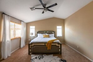 3 habitaciones, escritorio, wifi y ropa de cama