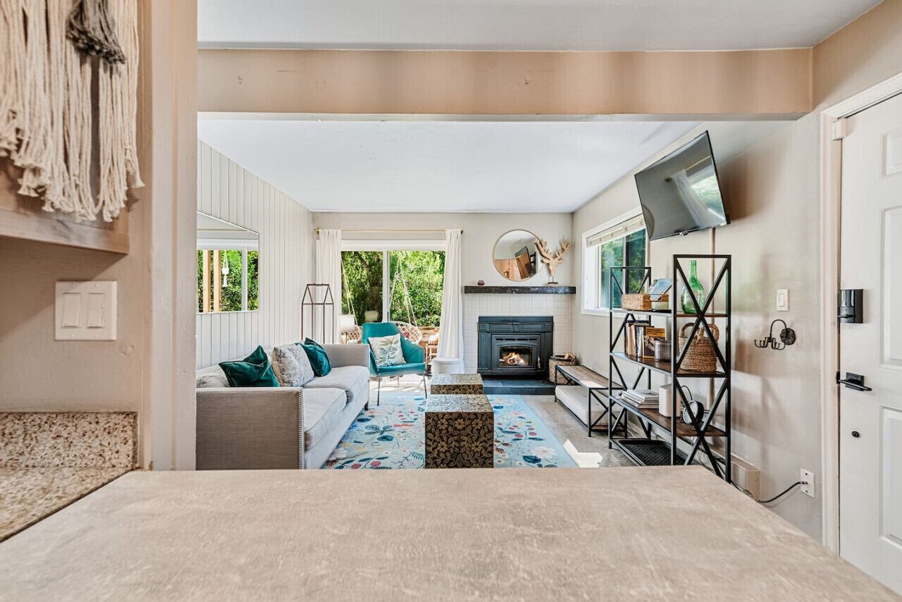 電視、壁爐、電子遊戲