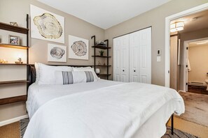 2 bedrooms, desk, iron/ironing board, travel cot