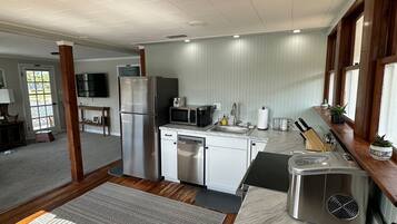 Mikrowelle, Ofen, Herdplatte, Geschirrspüler