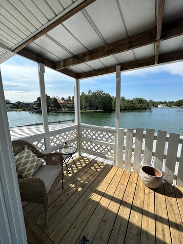 Waterfront home in Crystal River w/private dock and kayaks 