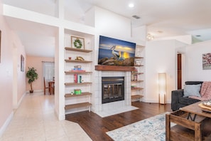 Smart TV, table football, books - Private Pool Retreat Near Tampa with Hot Tub Game Room Sleeps 12 (Brandon)