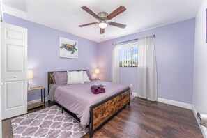 4 bedrooms, iron/ironing board, WiFi, bed sheets