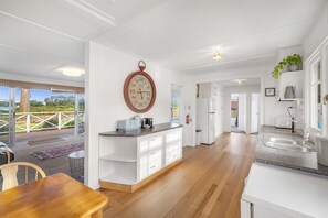 Deluxe House | Private kitchen | Full-sized fridge, microwave, oven, stovetop