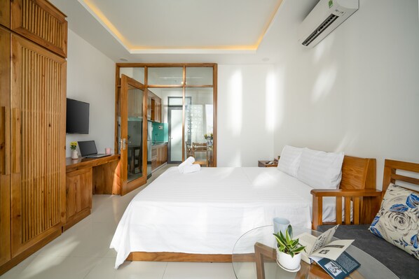 Deluxe Studio Suite, City View
