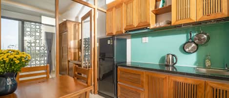 Suite estudio Deluxe, vistas a la ciudad | Ropa de cama hipoalergénica y colchones con acolchado adicional