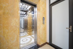 Elevator - Carol Homestay & Apartment Đà Nẵng 4 (Da Nang)