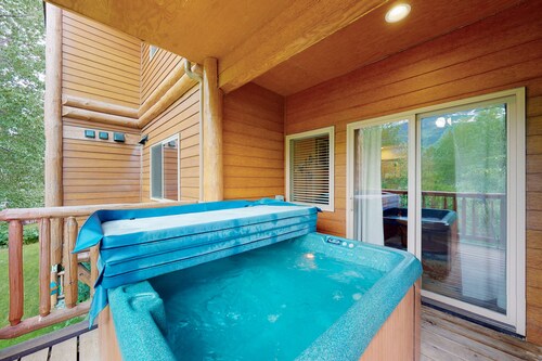 Mountain-view condo with private hot tub, fireplace, deck, W/D