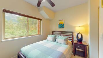 2 bedrooms, internet, bed sheets