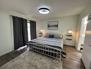 5 bedrooms, iron/ironing board, WiFi, bed sheets