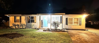 Cozy Getaway Near Windrock