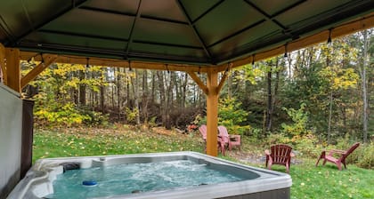 Carmen: waterfront chalet w/ spa & sauna