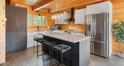 Carmen: waterfront chalet w/ spa & sauna