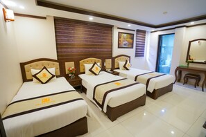 Triple Room | Minibar, desk, soundproofing, free WiFi - Osaka Hotel (Ha Long)