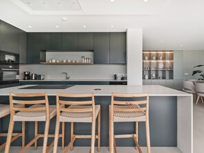 Villa – premium, 3 soverom, privat basseng | Eget kjøkken | Vannkoker, høy barnestol og spisebord