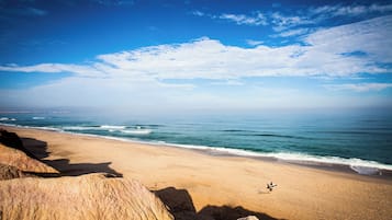 Aan het strand, duiken, windsurfen, surfen
