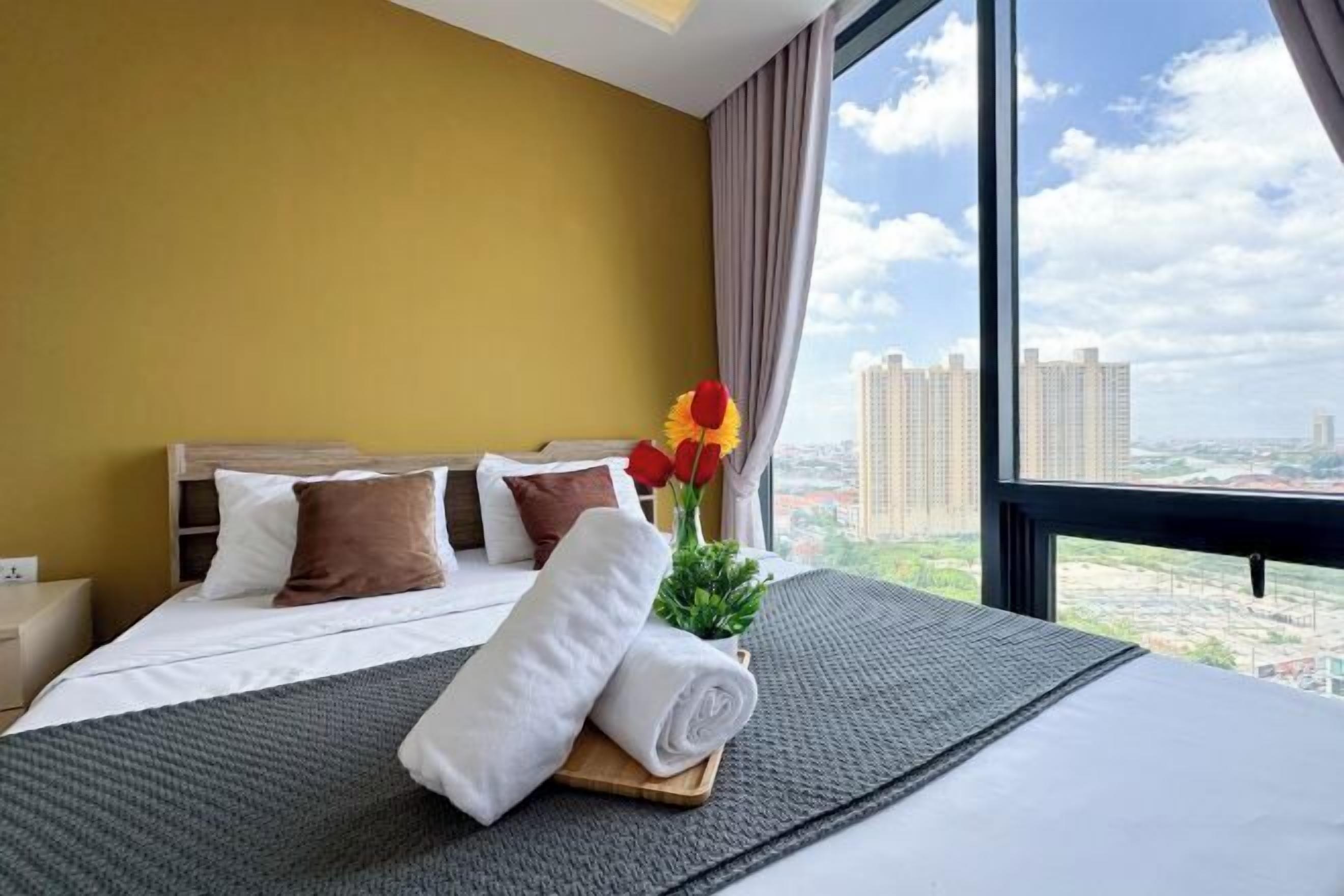 2 bedrooms, laptop workspace, iron/ironing board, free WiFi