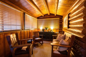 Interior - The Cabin at Hayden Lake (Hayden Lake)