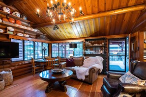 Smart TV - The Cabin at Hayden Lake (Hayden Lake)