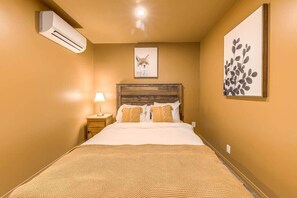 2 bedrooms, iron/ironing board, travel crib, WiFi - Charming 2-Bedroom in Historic Old Quebec (Québec)