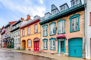 Exterior - Charming 2-Bedroom in Historic Old Quebec (Québec)