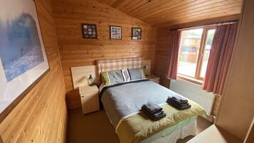 3 多间卧室、熨斗/熨衣板、WiFi、床单