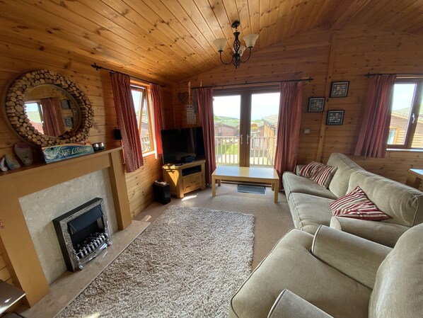 Living area - Surf Lodge, Perfect for Family Visits to North Devon. 6 Beds & pet Friendly Too! (Ilfracombe)