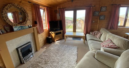 Surf Lodge, Perfect for Family Visits to North Devon. 6 Beds & pet Friendly Too!