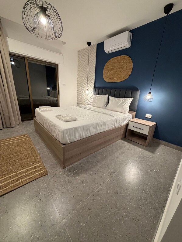 2 bedrooms, iron/ironing board, internet, wheelchair access