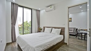 Deluxe Apartment | 1 bedroom, premium bedding, desk, free WiFi - Paradise Home 32 To Ngoc Van (Hanoi)