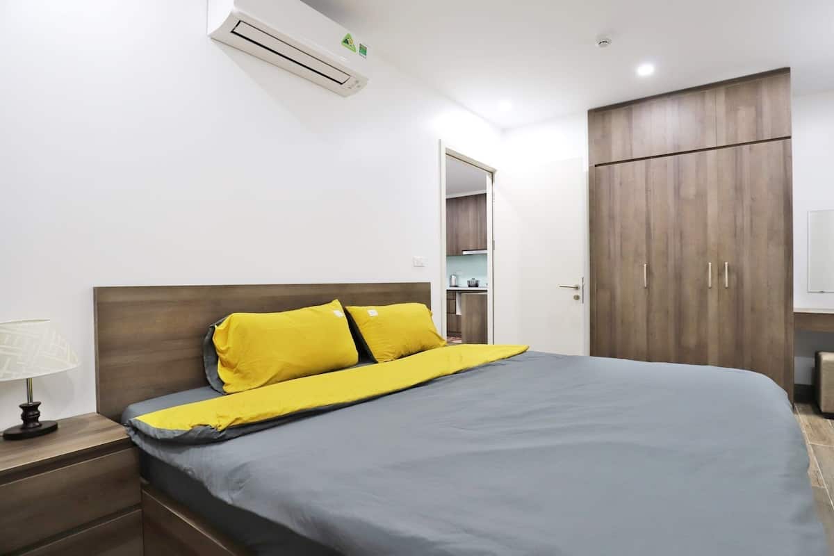 1 bedroom, premium bedding, desk, free WiFi