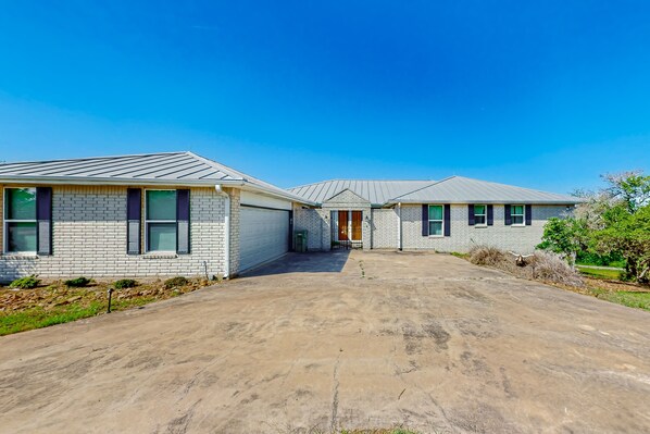 Unclassified image, 1 of 29, button