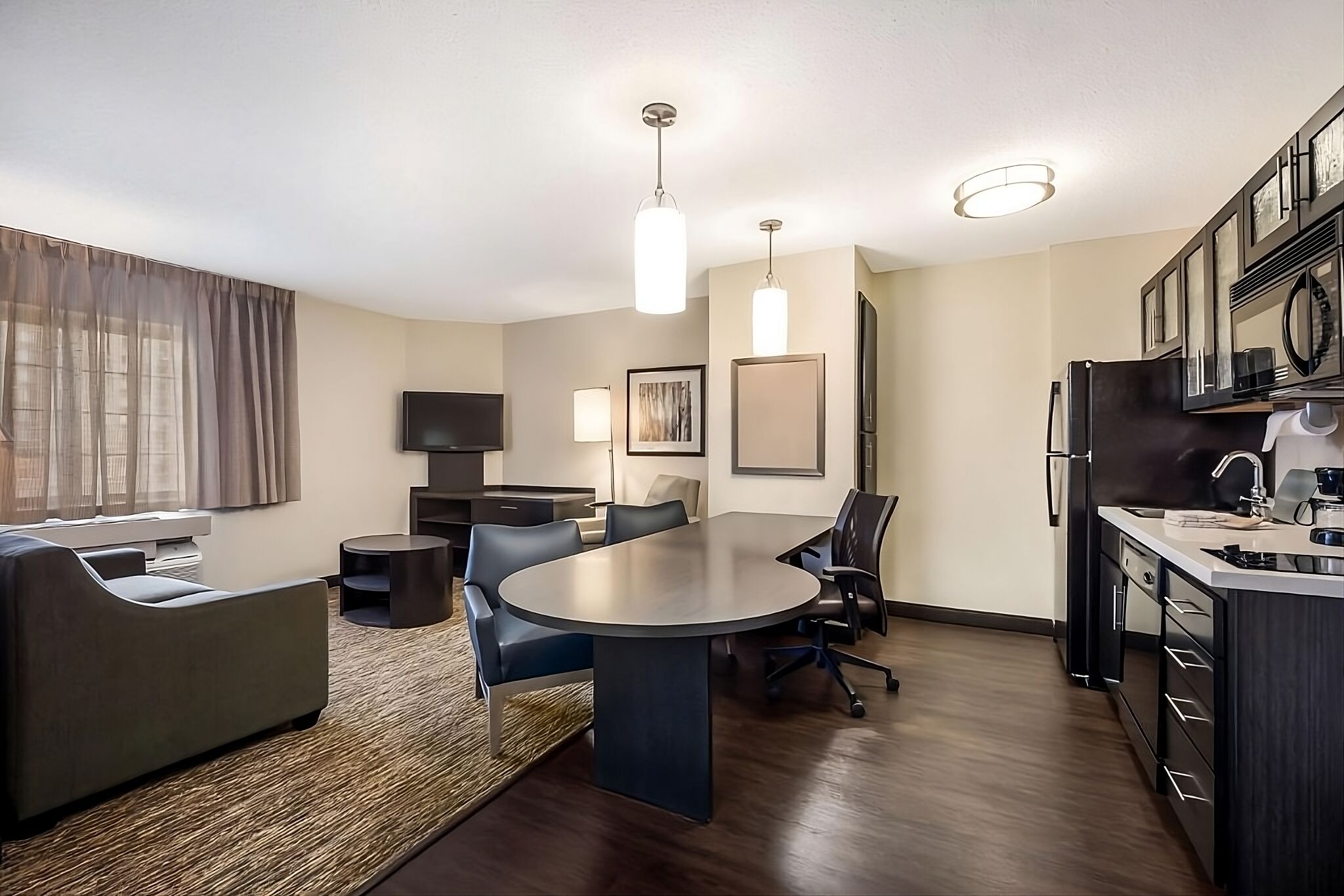 Your Home Away From Home In Tempe! 2 Relaxing Units W/ Kitchen & Pets Allowed - Tempe, AZ