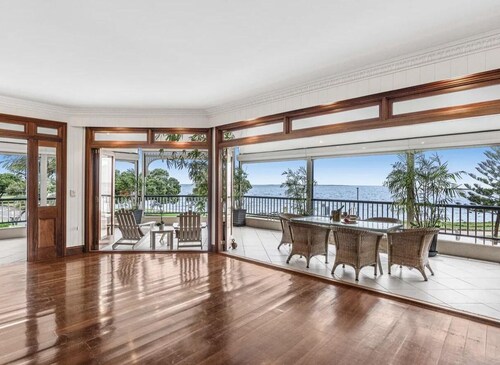 Spectacular bay island views in Manly close to lots Cafe restaurants market IGA 