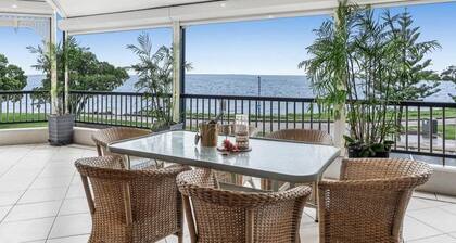 Spectacular bay island views in Manly close to lots Cafe restaurants market IGA