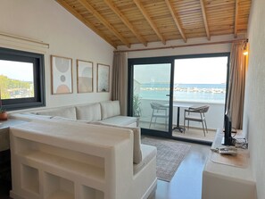 Family Suite, 1 Bedroom | In-room safe, laptop workspace, blackout drapes, soundproofing - Donmez Otel (Urla)