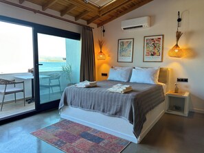 Deluxe Double Room | 1 bedroom, in-room safe, laptop workspace, blackout curtains