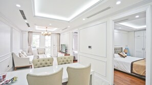 Deluxe Apartment | Living area