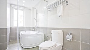 Deluxe Apartment | Bathroom - Paradise Home Nguyen Du (Hanoi)