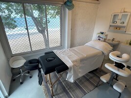 Body treatments, aromatherapy, deep-tissue massages, facials