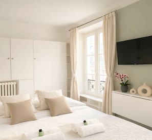 Iron/ironing board, WiFi, bed sheets