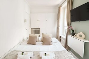 Iron/ironing board, WiFi, bed sheets