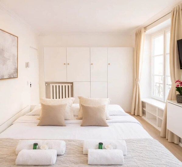 Unclassified image, 1 of 19, button