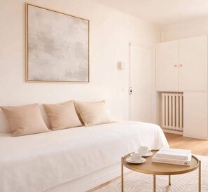 Unclassified image, 3 of 19, button